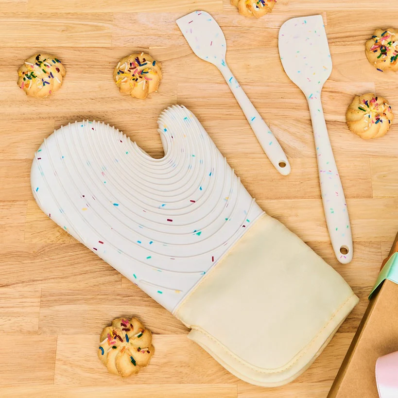 Confetti Baking Gift Set - Oven Mit and Set of 2 Spatulas - Image 3