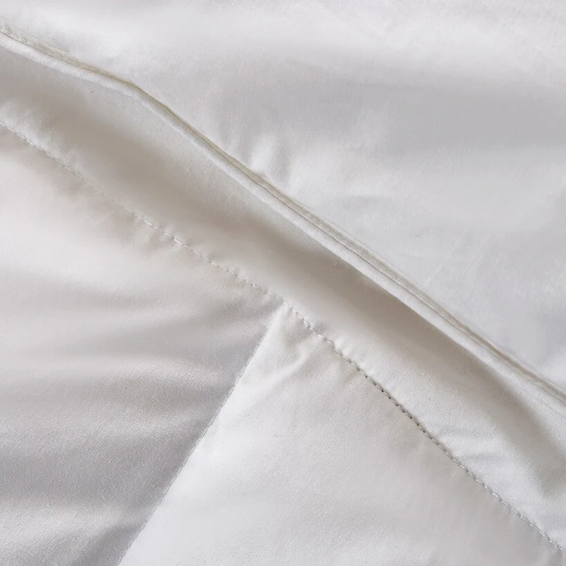 Serta Light Warmth 233-Thread Count Goose Feather and Down Comforter - Image 3