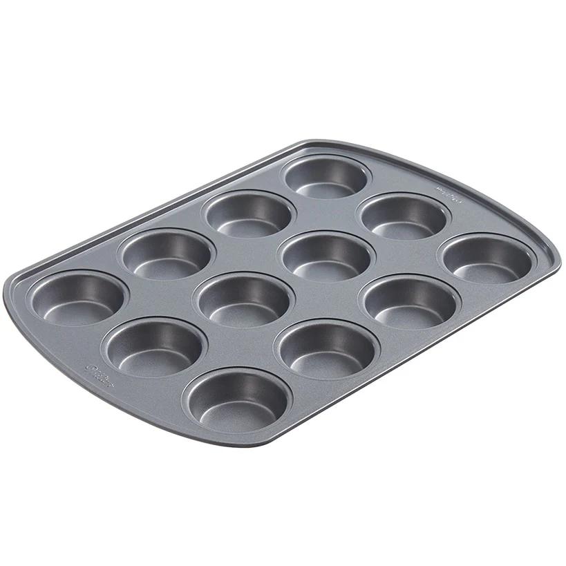 Wilton Nonstick 12-Cup Cupcake Pan with Travel Lid - Image 2